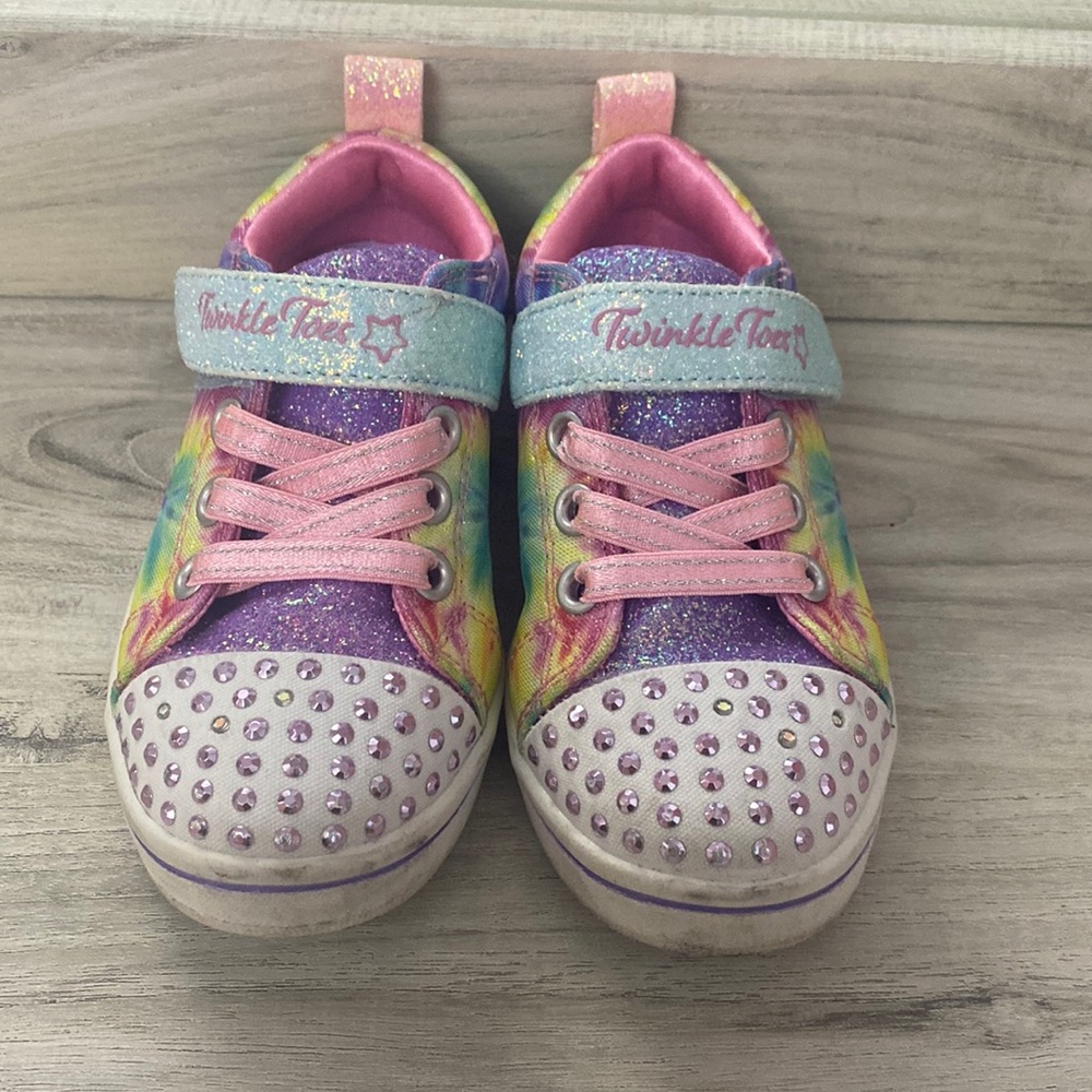 Toddler girl light up shoes (:
